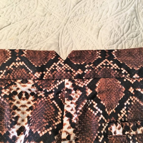 BCBG MAXAZRIA "Phillipa" Print Short (Tart Combo) SMALL - Picture 11 of 16